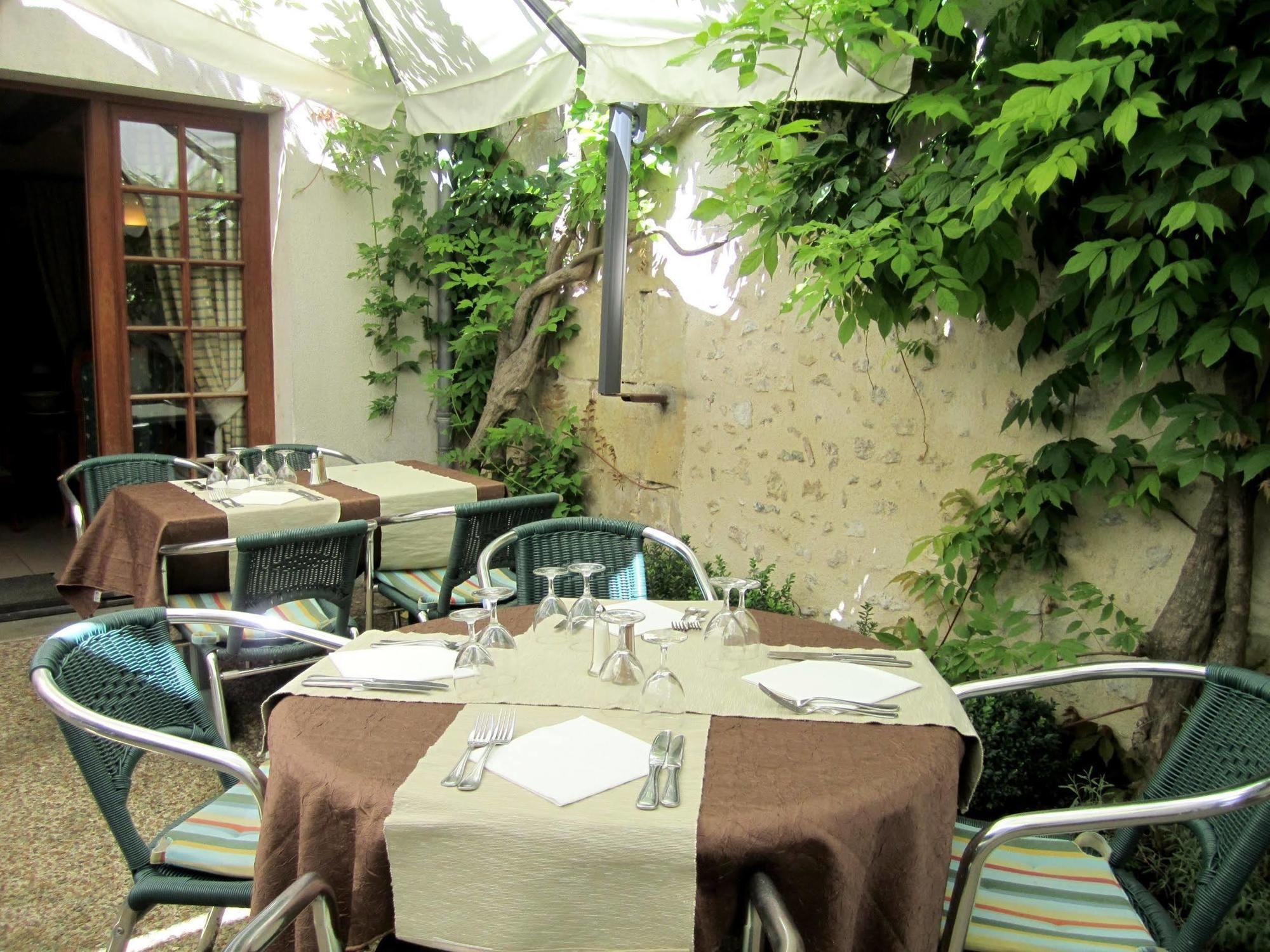Logis Auberge Le Colombien - Hotel Et Restaurant Villandry Buitenkant foto