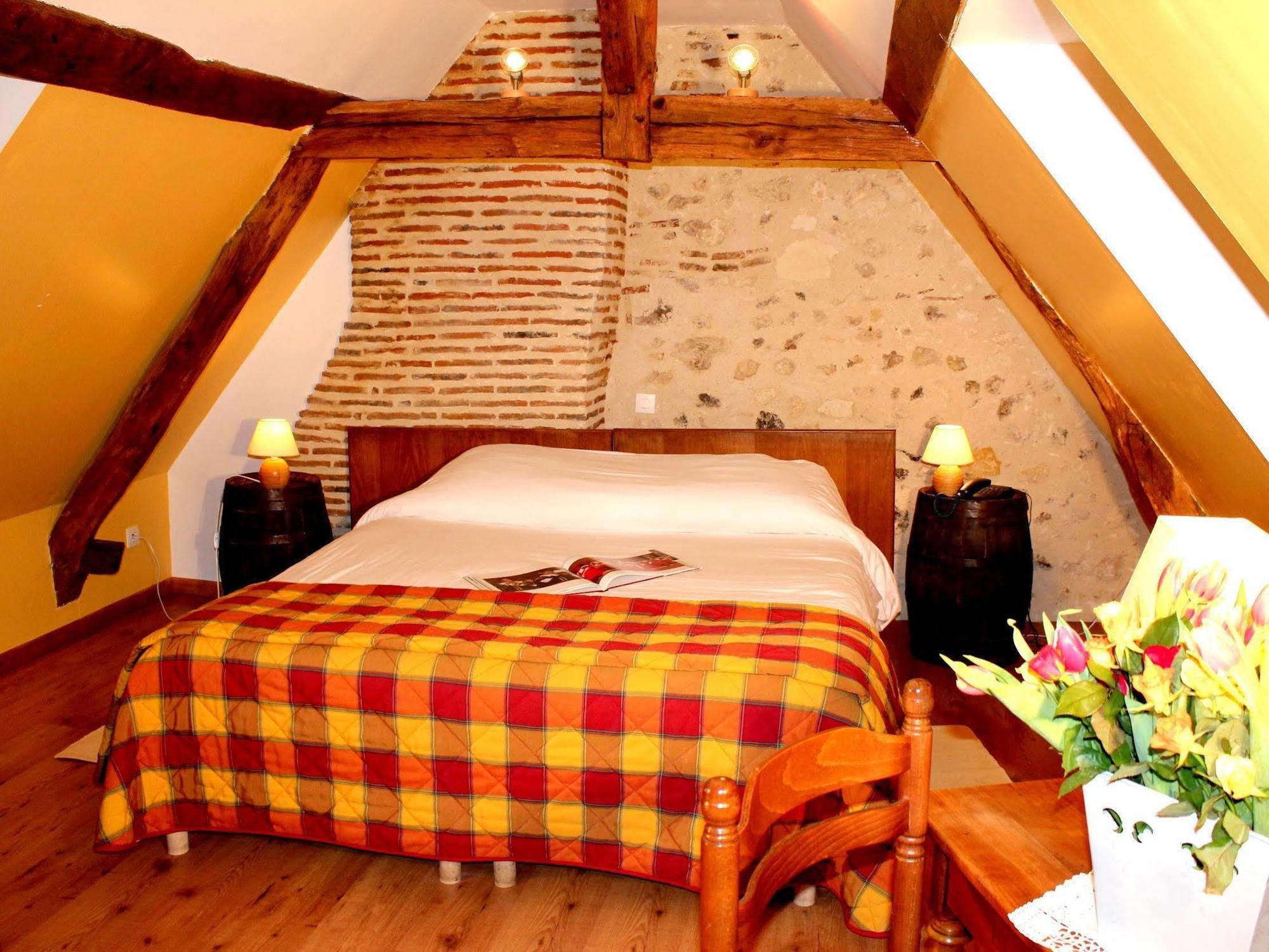 Logis Auberge Le Colombien - Hotel Et Restaurant Villandry Buitenkant foto