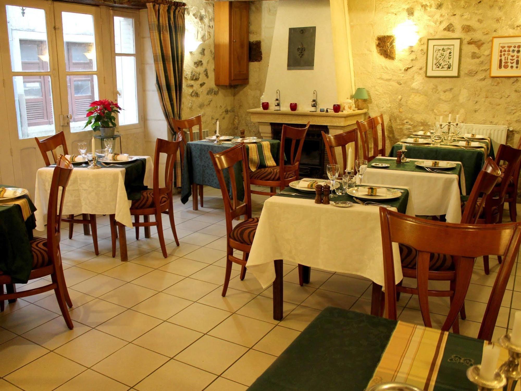 Logis Auberge Le Colombien - Hotel Et Restaurant Villandry Buitenkant foto