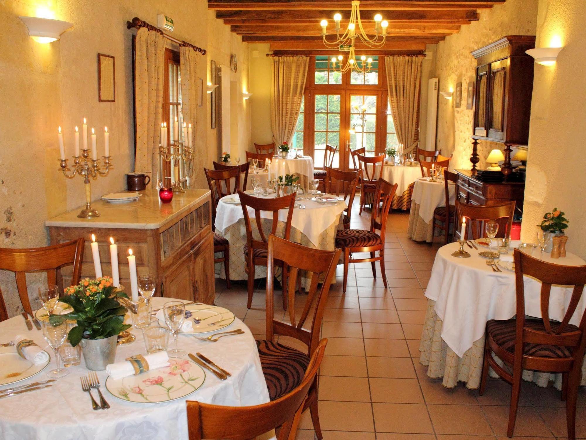 Logis Auberge Le Colombien - Hotel Et Restaurant Villandry Buitenkant foto