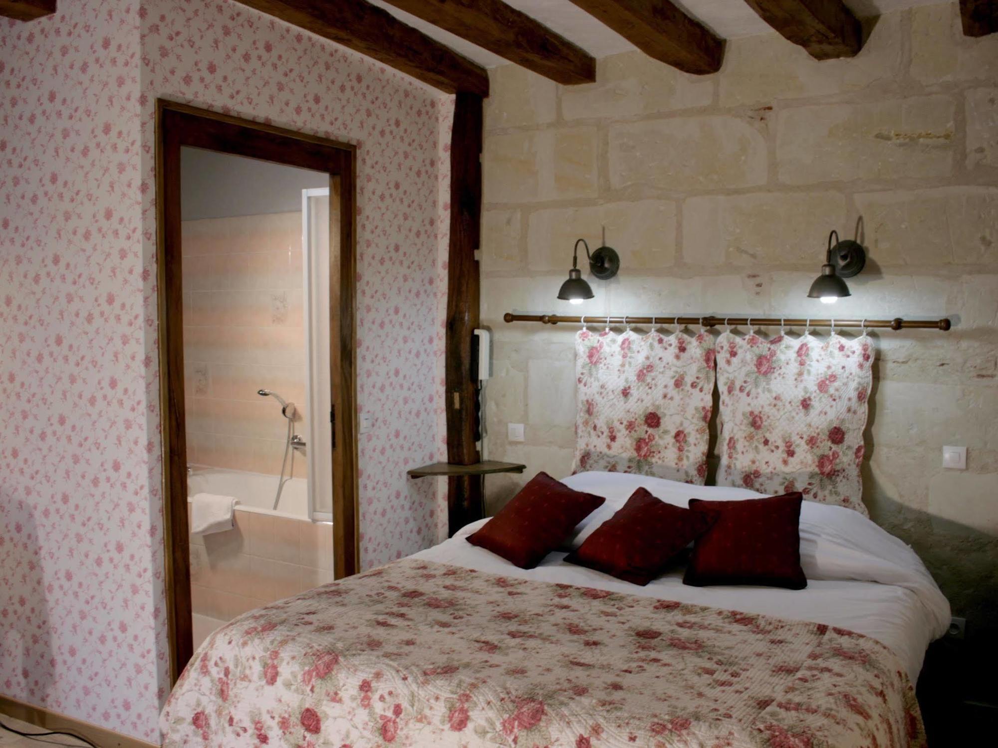 Logis Auberge Le Colombien - Hotel Et Restaurant Villandry Buitenkant foto