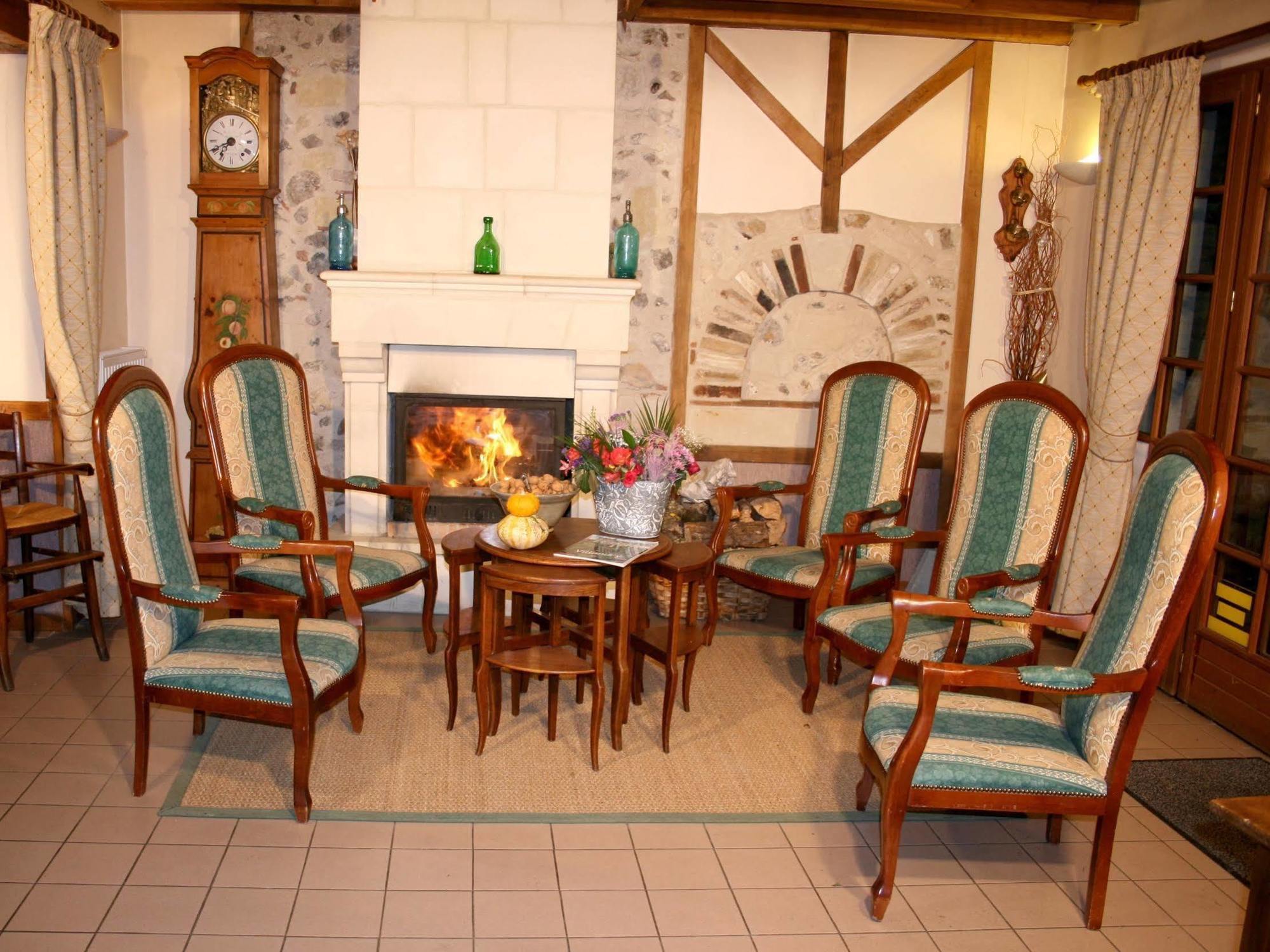Logis Auberge Le Colombien - Hotel Et Restaurant Villandry Buitenkant foto