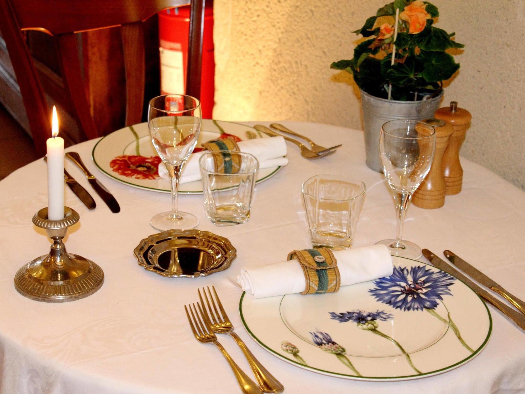 Logis Auberge Le Colombien - Hotel Et Restaurant Villandry Buitenkant foto